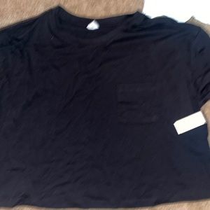 Black pocket tee